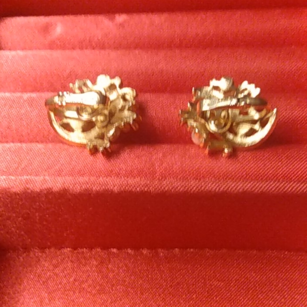 VINTAGE EARRINGS - Picture 2 of 3